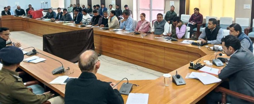 साप्ताहिक समीक्षा बैठक आयोजित; फ्लैगशिप योजनाओं में सभी विभाग पात्रजनों को करें लाभान्वित-जिला कलक्टर