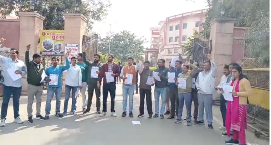 बजट के विरोध में कर्मचारियों का अलवर मिनी सचिवालय पर प्रदर्शन, कहा-हमारी मांगों पर चर्चा तक नहीं की, अब संघर्ष के अलावा कोई रास्ता नहीं बचा