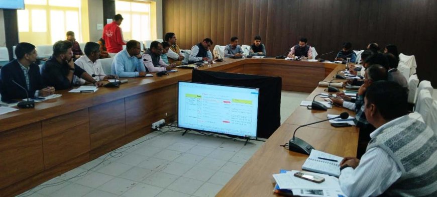 साप्ताहिक समीक्षा बैठक आयोजित, आमजन को मूलभूत सुविधाओं की आपूर्ति में नहीं बरतें लापरवाही-जिला कलक्टर