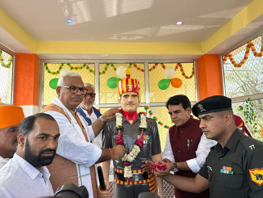 गृह राज्य मंत्री जवाहर सिंह बेढ़म विधायक राजेंद्र मीणा ने सलेमपुर थाना में शहीद रामवीर सिंह गुर्जर की प्रतिमा का किया अनावरण