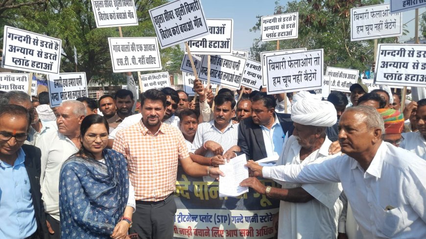 एसटीपी आवंटन के विरोध में उतरे जुसरी के ग्रामीण, एसडीएम को सौंपा ज्ञापन