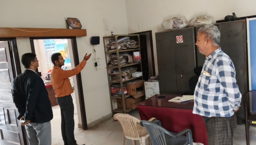 एडीएम सिटी का महिला अधिकारिता कार्यालय में आकस्मिक निरीक्षण, अकारण अनुपस्थित कार्मिकों पर कार्रवाई के निर्देश