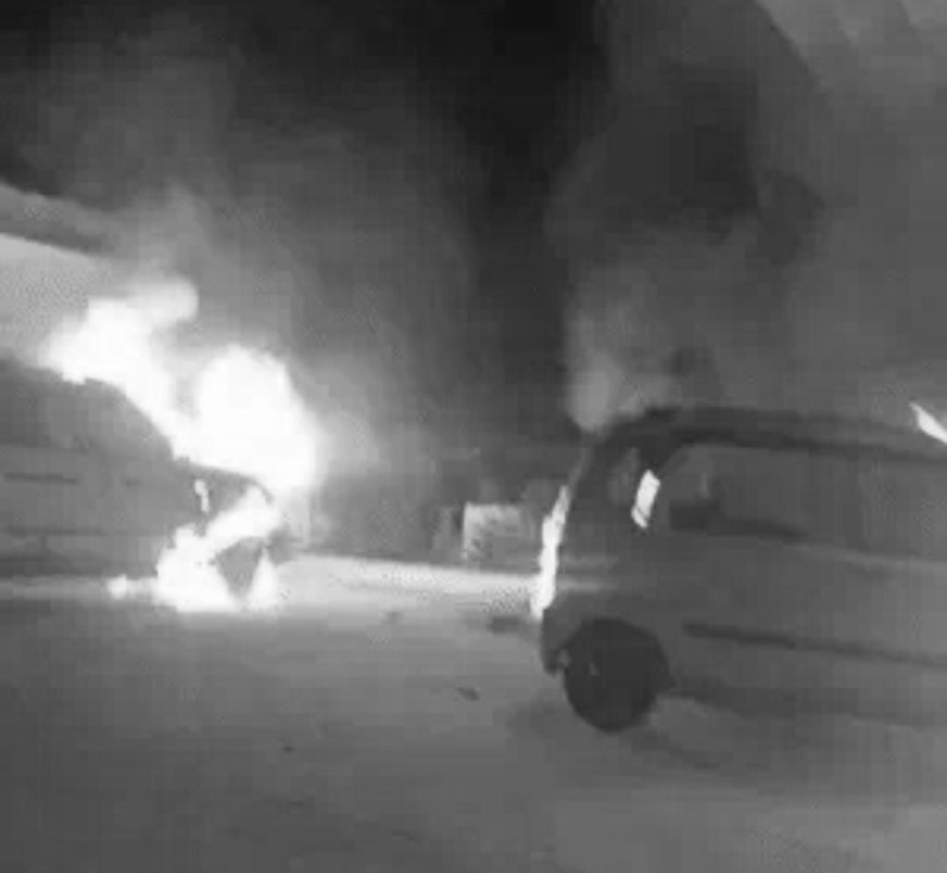 PCS अधिकारी के घर में आगजनी: बाहर से कुंडी लगाकर फूँकी गईं कारें, बाल-बाल बची जान