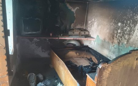 अज्ञात कारणों से आग लगने से  लाखों रुपए का घरेलू सामान जला