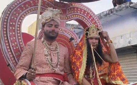 बैंड बाजे के साथ निकाली ढोला मारू की सवारी के साथ विभिन्न प्रकार के स्वांग