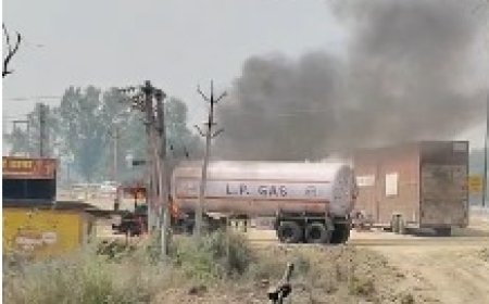 फोरलेन पर चलते टैंकर का टायर फटा, धू-धू कर जली बॉडी; चालक की सूझबूझ से टला बड़ा हादसा, 500 मीटर दूर तक दिखाई दिया धुआं, फायर ब्रिगेड ने पाया काबू