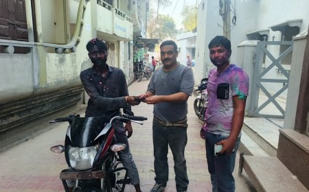 दातागंज में मानवता की मिसाल: नीरज वर्मा ने लौटाया रुपयों से भरा 5G मोबाइल, पेश की ईमानदारी की अनूठी मिसाल