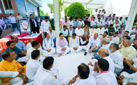 काठुवास पहुँचे राजस्थान मुख्यमंत्री भजनलाल शर्मा, नेता प्रतिपक्ष टीकाराम जूली की माताजी के निधन पर जताया शोक