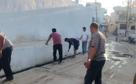 क्लिन विलेज के तहत महेन्द्रगढ़ में नाली अवरोध को हटाने के लिए निःशुल्क करचू  किए वितरित