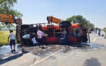 महुवा के पाडली के पास पेट्रोल-डीजल से भरा टैंकर पलटा, बड़ा हादसा टला—हाईवे पर मची अफरा-तफरी, पुलिस ने राजमार्ग को किया वन-वे