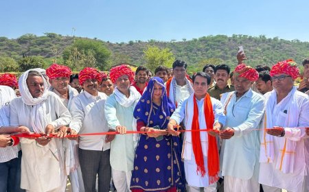 विधायक राजेंद्र मीणा ने समलेटी में प्रीमियर लीग 2026 सीजन का फीता काटकर मैत्री मैच खेलकर किया उद्घाटन