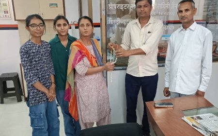 अंतरराष्ट्रीय महिला दिवस, इंडेन गैस एजेंसी मैनेजर दलपत सिंह ने उपभोक्ता कामिनी खटिक का किया सम्मान