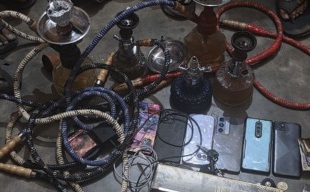 नशे के खिलाफ स्ट्राइक: टोंक में हुक्का बार से फ्लेवर्ड हुक्के और बाइक जब्त, संचालक समेत 6 गिरफ्तार