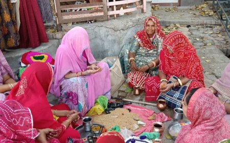 तखतगढ़ में महिलाओं ने मनाया दशा पूर्व, सुख - समृद्धि के लिए पीपल वृक्ष की पूजा, कथा पाठ किया