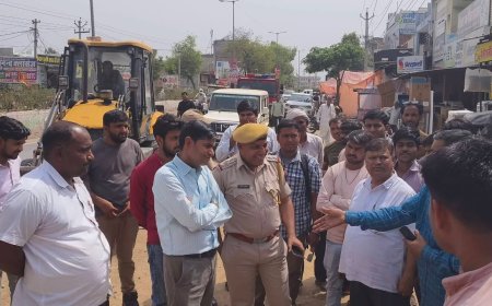 यातायात में बाधित करने वाले अस्थाई अतिक्रमण को चिन्हित कर हटाने को लेकर नगर पालिका व पुलिस प्रशासन ने चलाया अभियान