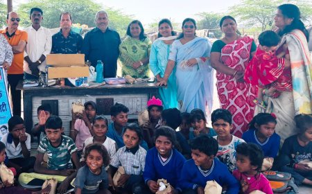 जिला यूनेस्को एसोसिएशन के तत्वावधान में कच्ची बस्ती घूंमतु विद्यालय में बच्चों के साथ मनाया जन्मदिन