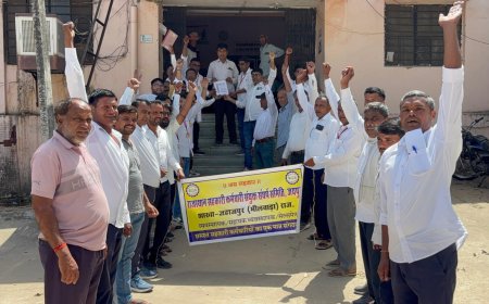 ग्राम सेवा सहकारी समितियों के कार्मिकों की समस्याओं को लेकर मुख्यमंत्री के नाम ज्ञापन