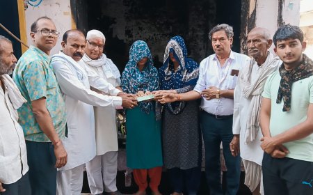 उच्चैन निवासी अग्निकांड पीड़ित चूड़ी दुकानदार को नगद राशि सौंपी
