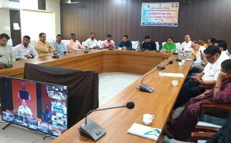 राजस्थान दिवस समारोह के उपलक्ष में उद्यमी संवाद आयोजित, मुख्यमंत्री ने उद्यमियों से संवाद कर विभिन्न योजनाओं के लाभार्थियों को सौंपे चैक कलेक्ट्रेट सभागार से जिले के उद्यमी जुडे वर्चुअली