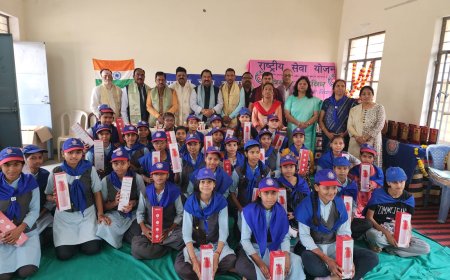 लायन्स क्लब भरतपुर बृज द्वारा छात्राओं को पुरस्कार एवं स्कूल को वाटर कूलर