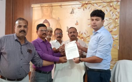 बांसगांव पत्रकार हत्या मामले में कार्रवाई की मांग; पूर्वांचल जर्नलिस्ट प्रेस क्लब ने जिलाधिकारी को सम्बोधित ज्ञापन एसडीएम को सौंपा