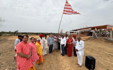 विराट शिलान्यास महोत्सव” के उपलक्ष्य में महाध्वज स्थापना सम्पन्न