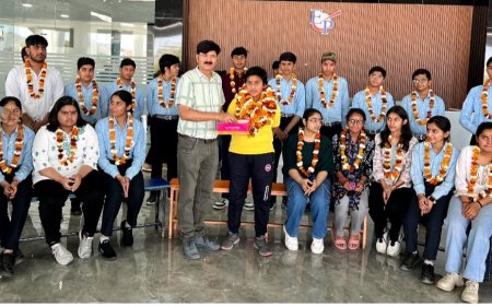 ईपीके भानु प्रताप ने 99% अंक प्राप्त कर किया जिला टॉप