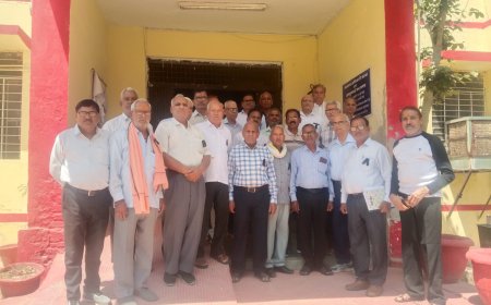 महुवा में पेंशनरों का फूटा गुस्सा: काला दिवस मनाकर सरकार के खिलाफ जोरदार प्रदर्शन, उपखंड अधिकारी के माध्यम से पीएम के नाम सौंपा ज्ञापन