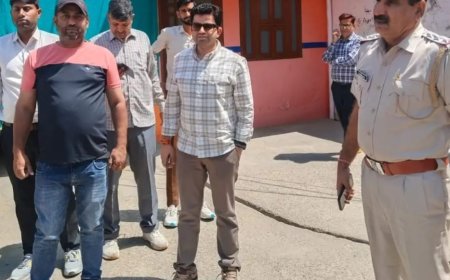 तहसीलदार अभिषेक यादव ने गैस एजेंसियों का औचक निरीक्षण किया; समय पर सिलेंडर आपूर्ति के सख्त निर्देश दिए, कालाबाजारी करने पर कार्रवाई की मांग