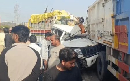 कौशाम्बी में भीषण सड़क हादसा,श्रद्धालुओं की पिकअप गाड़ी ट्रेलर ट्रक से टकराई, 5 महिलाओं समेत 8 की मौत,दो दर्जन