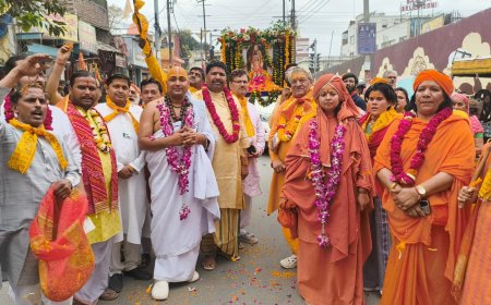 प्रभु श्री राम के अवतरण दिवस पर निकली नगर में शोभायात्रा मे शामिल हुए साधु संत विद्यार्थी एवं भागवत प्रवक्ता