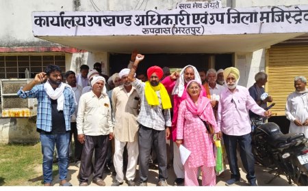 चंबल परियोजना की पाइप लाइन को ग़लत तरीके से डालने पर किसानों का विरोध प्रदर्शन, उपखण्ड अधिकारी को मुख्यमंत्री के नाम का दिया ज्ञापन