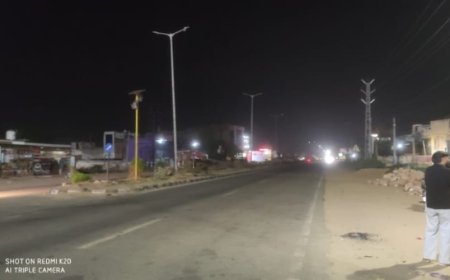 किशनगढ़ बास बाईपास पर स्ट्रीट लाइटें बंद, अंधेरे में सफर को मजबूर लोग;  स्ट्रीट लाइट खराब होने से हाईवे पर अंधेरा, नगर पालिका की कार्यशैली पर सवाल