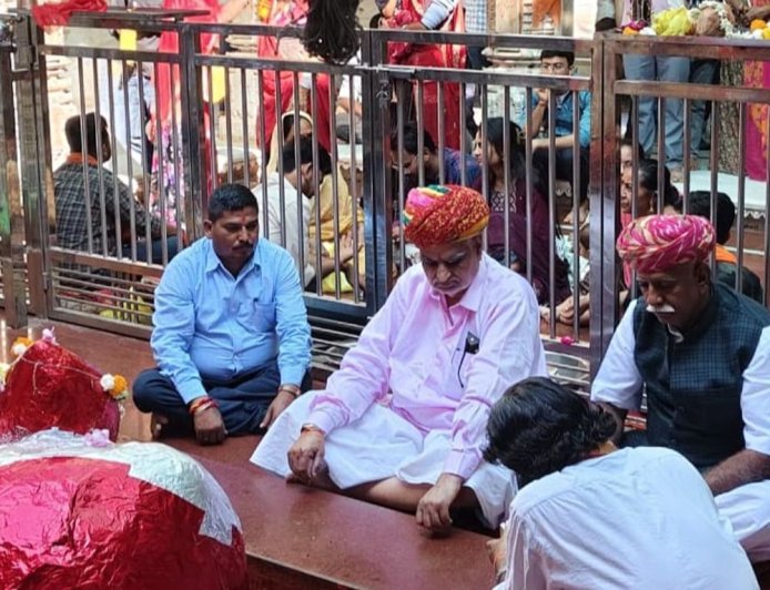 मंत्री झाबर सिंह खर्रा बोले-समय पर होंगे निकाय चुनाव:कहा-सरकार पूरी तरह तैयार; जालोर में हनुमान मंदिर में किए दर्शन