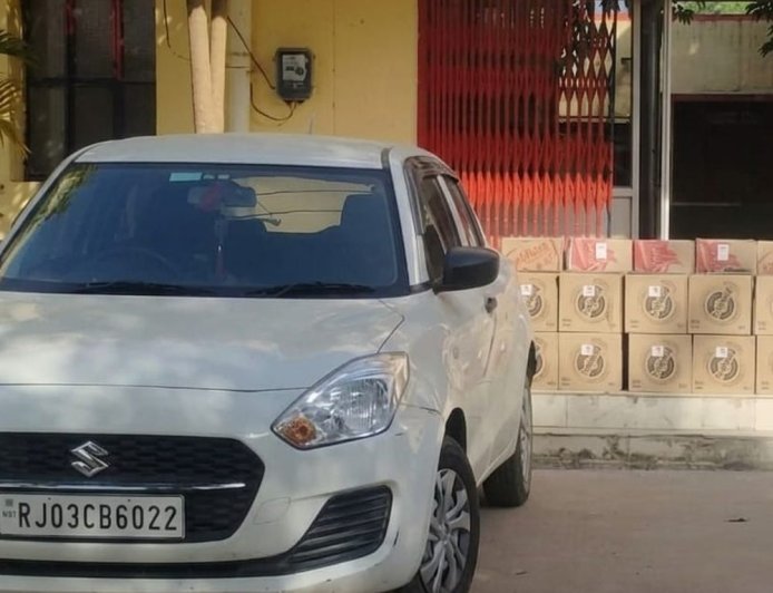 बांसवाड़ा में स्विफ्ट कार से अवैध शराब पकड़ी:पुलिस ने नाकाबंदी में 24 कार्टन जब्त किए, 2 आरोपी गिरफ्तार