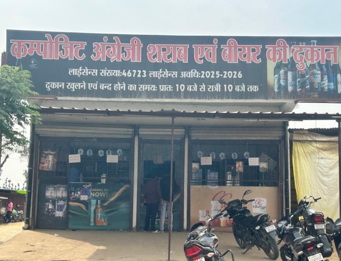 चौरी चौरा में अंग्रेजी शराब और बीयर की दुकान का ताला तोड़कर लाखों की चोरी नगदी और सामान पार