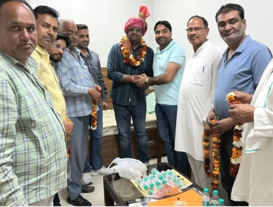 खैरथल में कांग्रेस व्यापार प्रकोष्ठ जिलाध्यक्ष नियुक्तः यश अग्रवाल का स्थानीय पार्षदों ने किया स्वागत