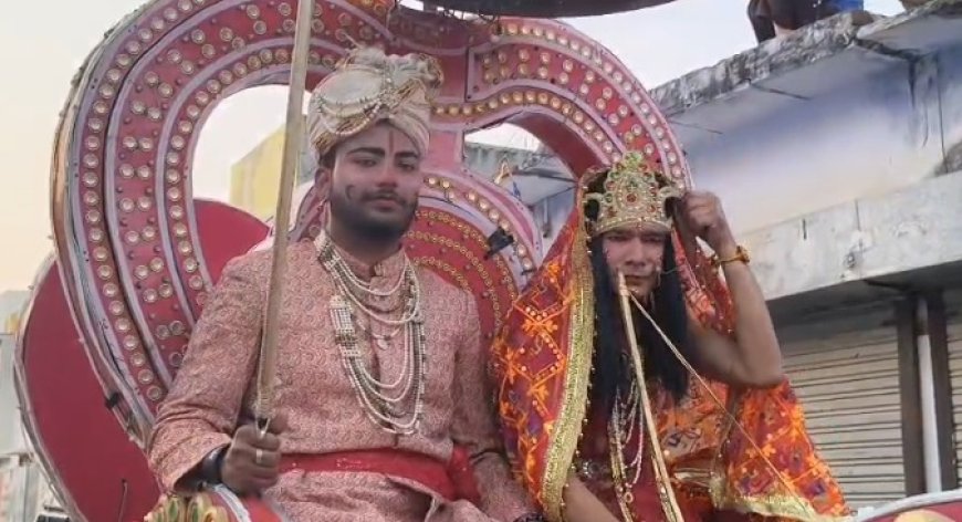 बैंड बाजे के साथ निकाली ढोला मारू की सवारी के साथ विभिन्न प्रकार के स्वांग