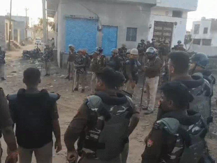 होली की रात पड़ियावाल में बवाल:पुरानी रंजिश में फायरिंग-पथराव, दो महिलाओं समेत 11 पर एफआईआर