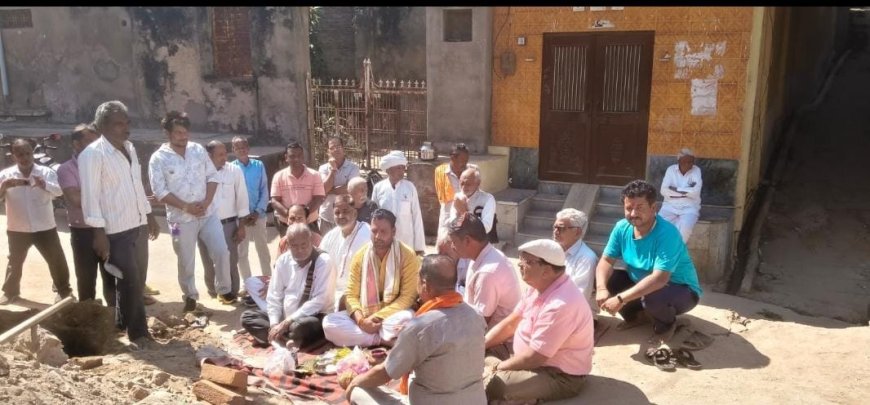 नींव पूजनः गुरलां में 1100 साल पुराने लक्ष्मीनाथ मंदिर के नवनिर्माण की नींव रखी
