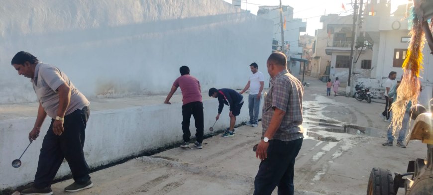 क्लिन विलेज के तहत महेन्द्रगढ़ में नाली अवरोध को हटाने के लिए निःशुल्क करचू  किए वितरित