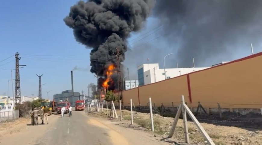 केशवाना औधोगिक क्षेत्र में कैमिकल फैक्ट्री में आग, आठ दमकलों ने बुझाई आग