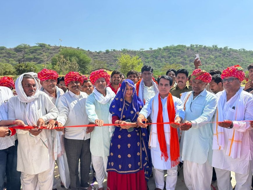 विधायक राजेंद्र मीणा ने समलेटी में प्रीमियर लीग 2026 सीजन का फीता काटकर मैत्री मैच खेलकर किया उद्घाटन