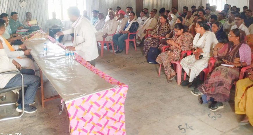 कठूमर पंचायत समिति में जनकल्याणकारी योजनाओं की समीक्षा बैठक हुई आयोजित