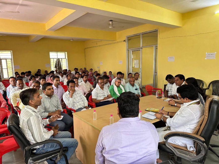 विधायक राजेंद्र मीणा ने ग्राम विकास अधिकारी गिरदावर पटवारी के साथ की मीटिंग दिए आवश्यक दिशा निर्देश