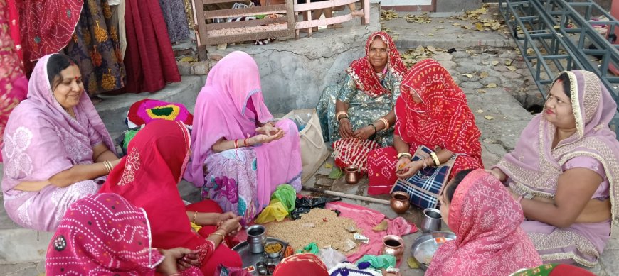 तखतगढ़ में महिलाओं ने मनाया दशा पूर्व, सुख - समृद्धि के लिए पीपल वृक्ष की पूजा, कथा पाठ किया