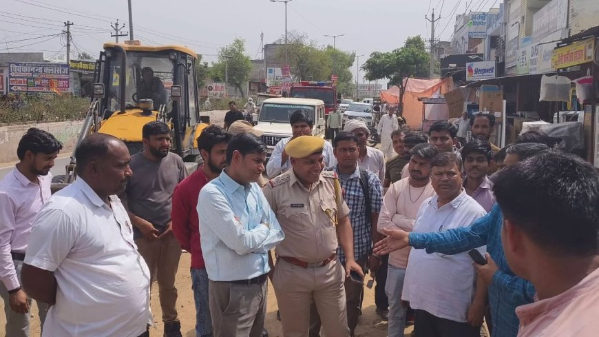 यातायात में बाधित करने वाले अस्थाई अतिक्रमण को चिन्हित कर हटाने को लेकर नगर पालिका व पुलिस प्रशासन ने चलाया अभियान