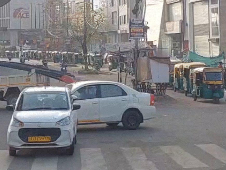 राजस्थान-गैस सप्लाई प्रभावित, LPG स्टेशन पर ऑटो की लाइनें:ड्राइवर बोले-सड़क पर ही सो रहे हैं, फिर पूरी गैस नहीं मिल रही