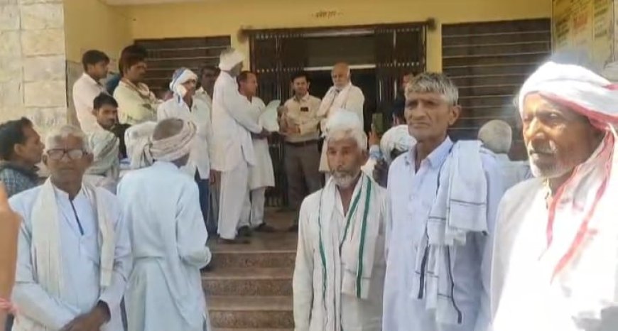 राजगढ़ के लिए स्वीकृत हुए केंद्रीय विद्यालय के मामले में उठे विरोध के सुर, गांव दलालपुरा के ही ग्रामीण उतरे आवंटन के विरोध में उपखण्ड अधिकारी रैणी को सौंपा जिला कलैक्टर के नाम ज्ञापन