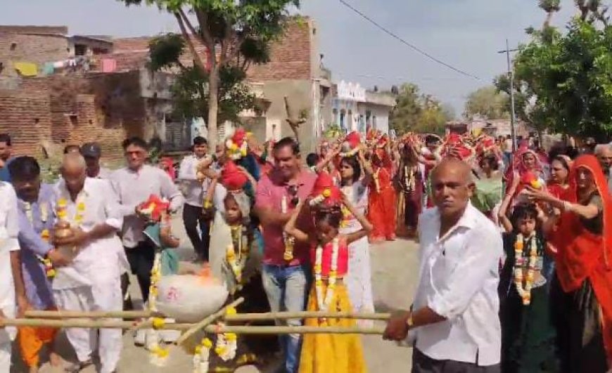 दूदनी गांव में भाटी परिवार नें गंगाजल भरकर निकाली कलश यात्रा,  शामिल श्रद्धालु